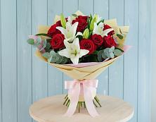 Букет цветов из:  Лилии и Розы в Светогорске