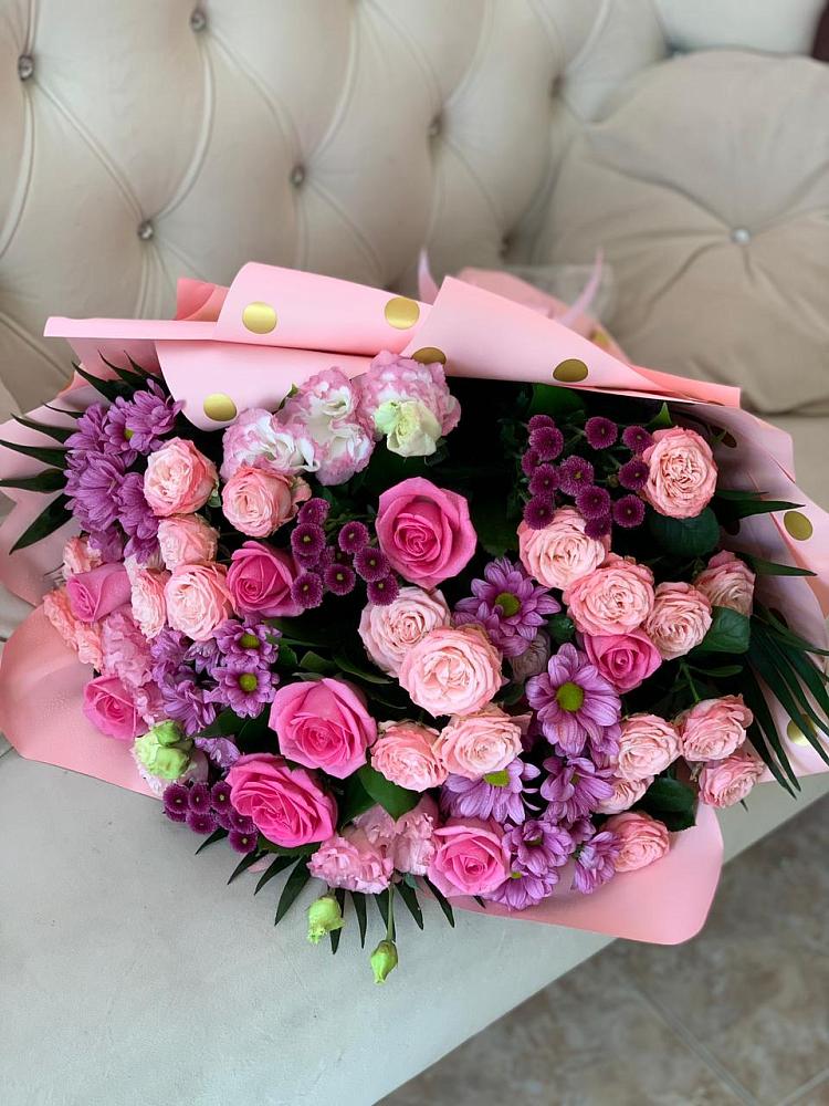 Букет цветов из: Хризантемы, Розы и Лизиантусы в Светогорске