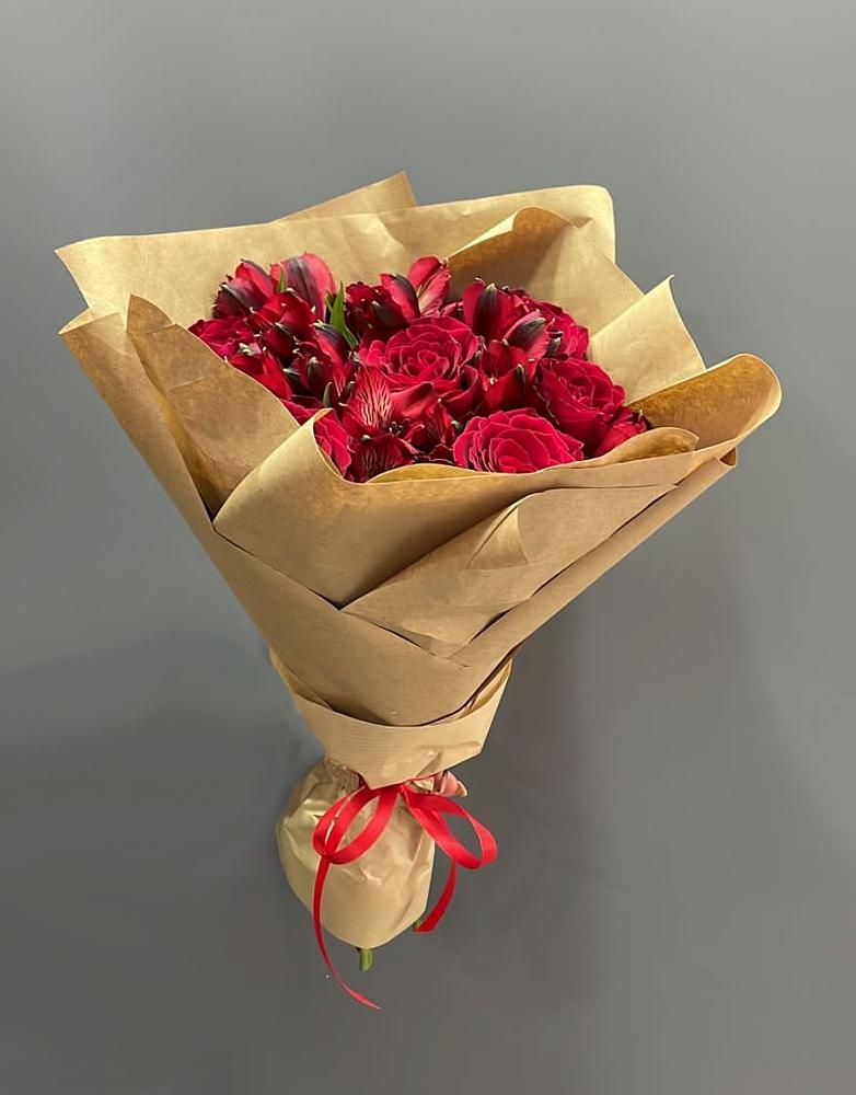 Букет цветов из: Альстромерии и Розы в Светогорске