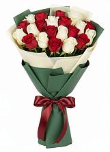 Букет Микс из красных и белых роз в Светогорске