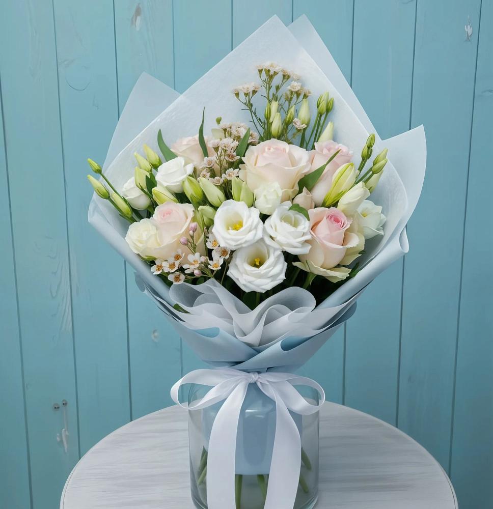 Букет цветов из: Розы и Лизиантусы в Светогорске