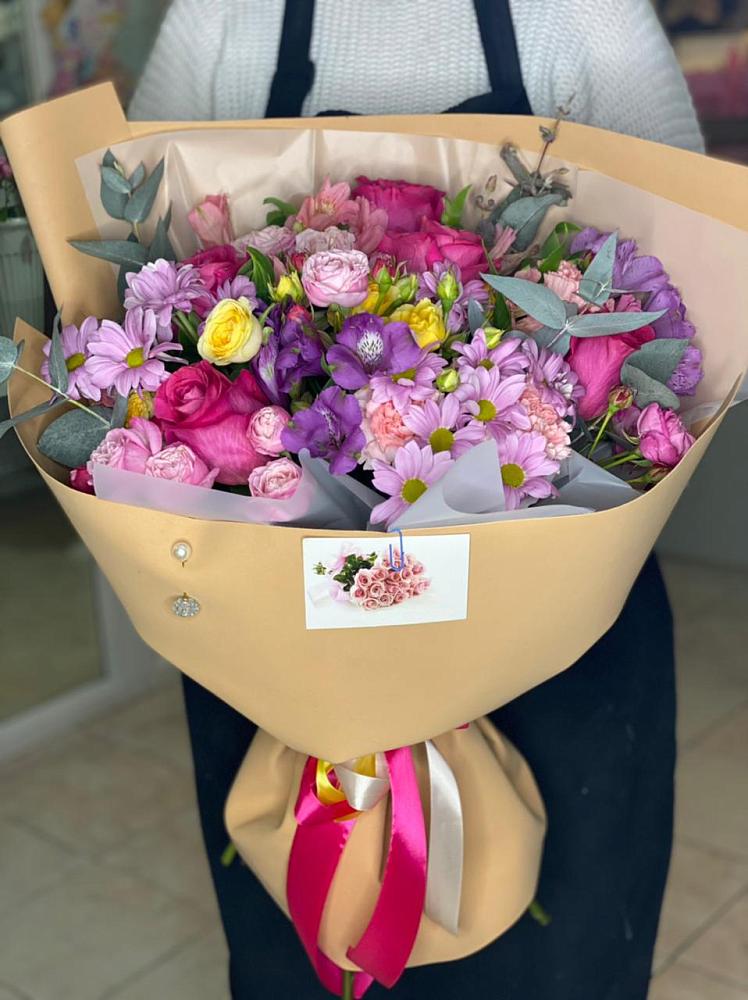 Букет цветов из: Хризантемы, Гвоздики и Альстромерии в Светогорске