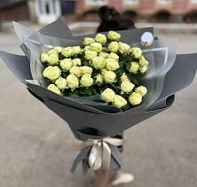 Букет Белые кустовые розы Солинеро в Светогорске