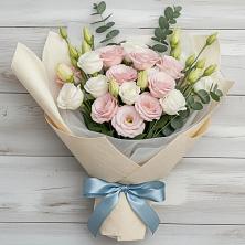 Букет цветов из:  Лизиантусы в Светогорске