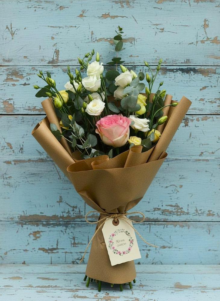 Букет цветов из: Розы и Лизиантусы в Светогорске