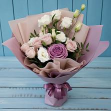 Букет цветов из:  Розы и Лизиантусы в Светогорске