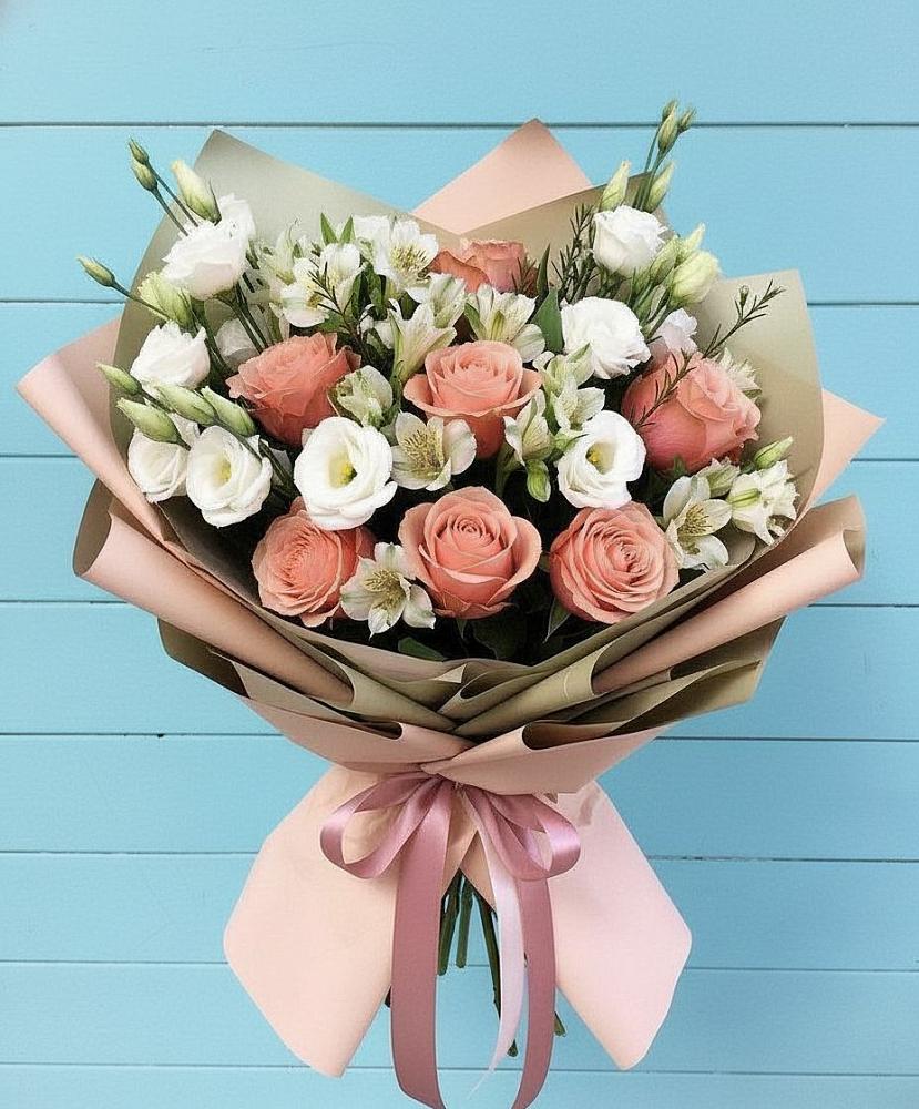 Букет цветов из: Розы, Альстромерии и Лизиантусы в Светогорске