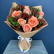 Букет цветов из:  Розы и Альстромерии в Светогорске