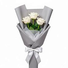 Букет 3 белые розы в Светогорске