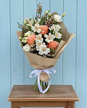 Букет цветов из:  Альстромерии, Лизиантусы, Розы и Хризантемы в Светогорске