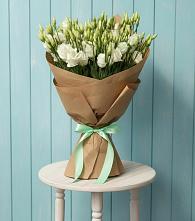 Букет цветов из:  Лизиантусы в Светогорске