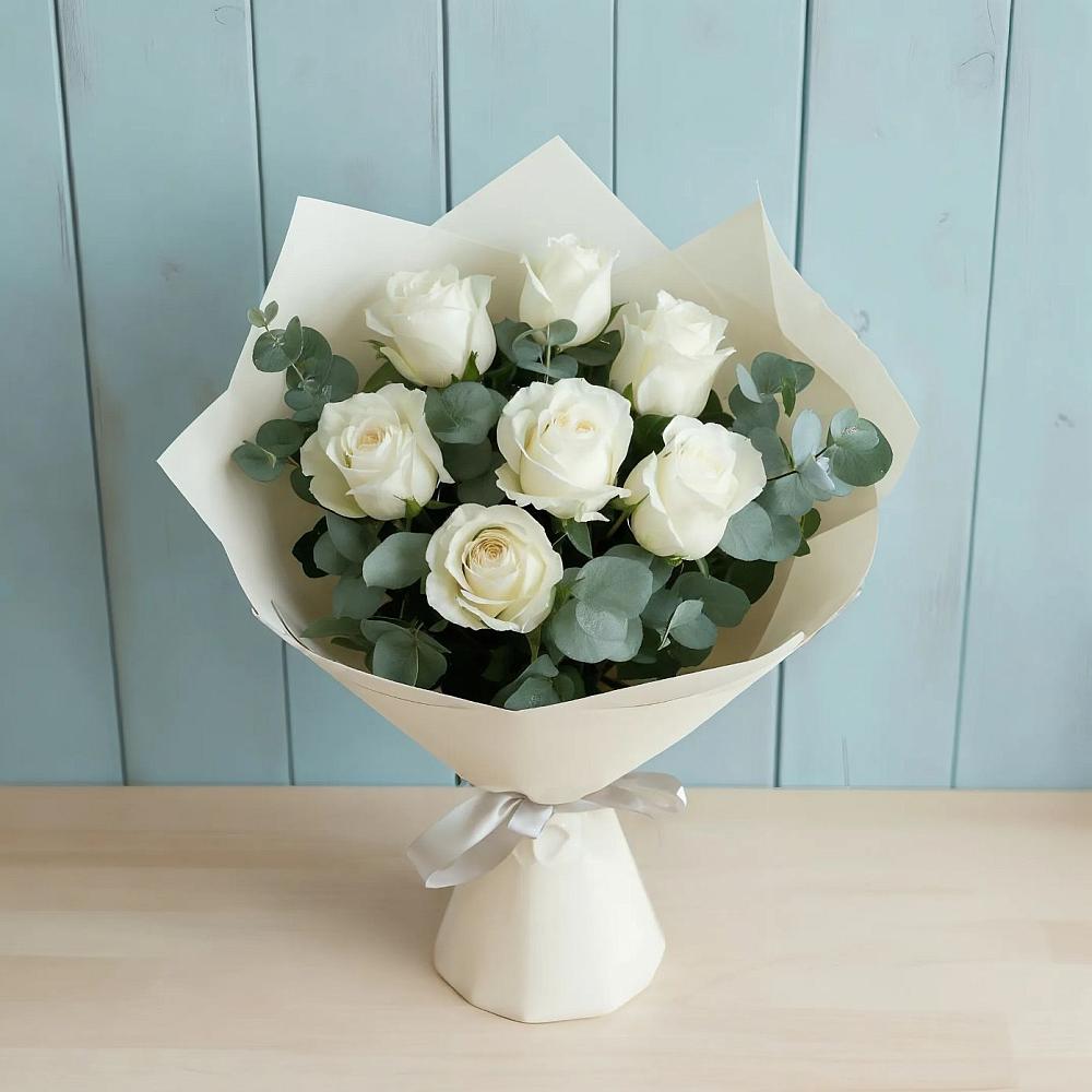 Букет Белые розы в Эвкалипте в Светогорске