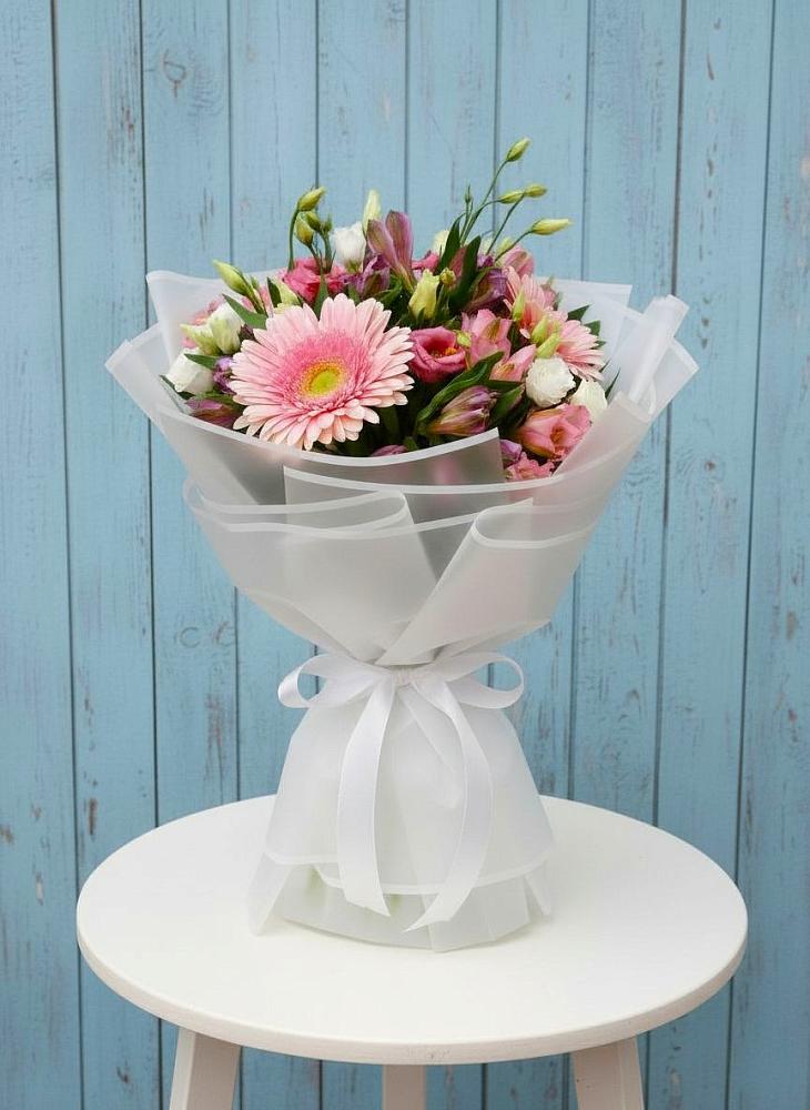 Букет цветов из: Герберы, Альстромерии и Лизиантусы в Светогорске