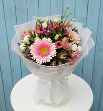 Букет цветов из:  Герберы, Альстромерии и Лизиантусы в Светогорске