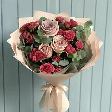 Букет цветов из:  Гвоздики и Розы в Светогорске