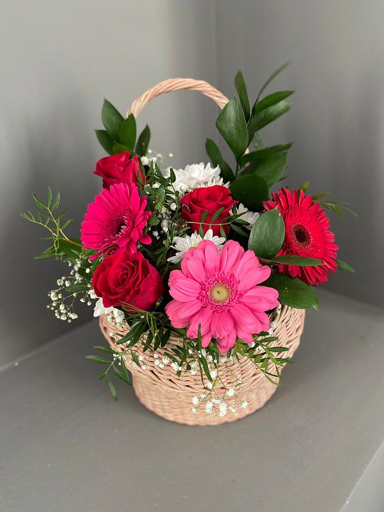 Цветочная композиция из Розы, Хризантемы и Герберы в корзине в Светогорске