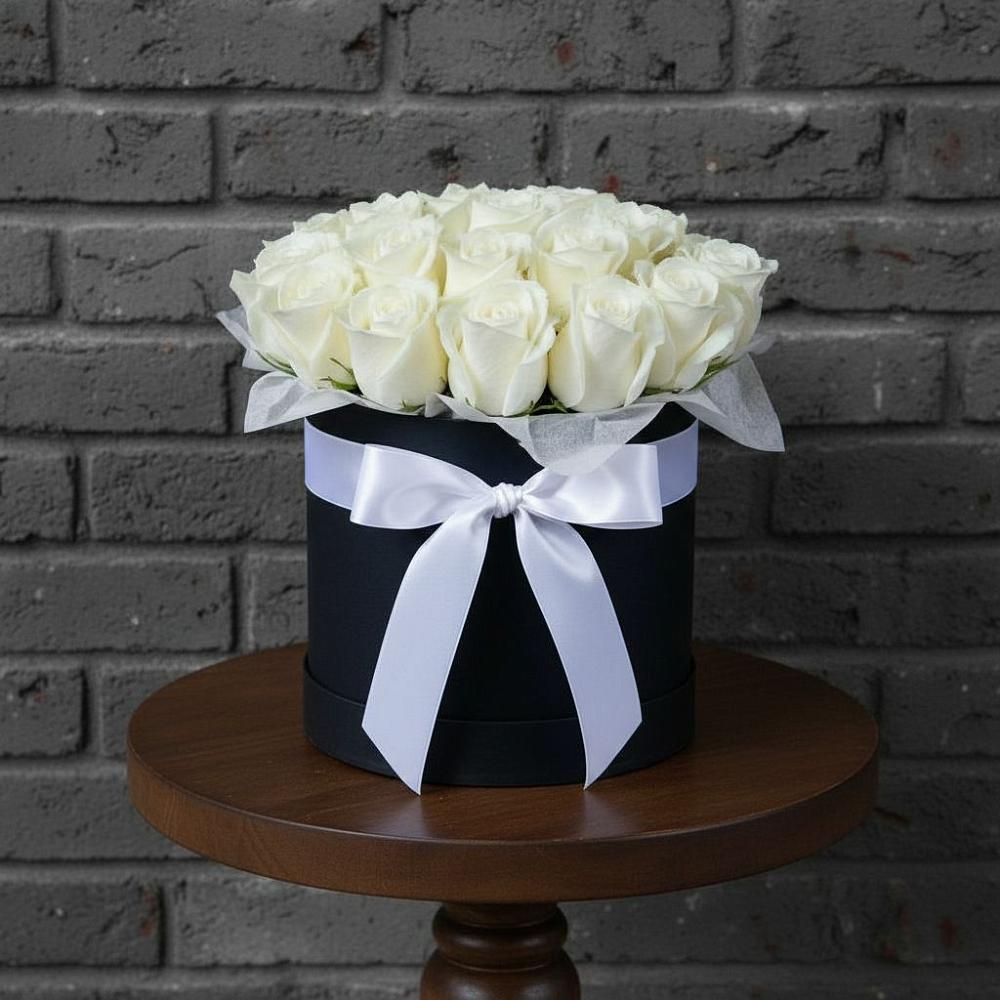 Цветочная композиция из Розы в шляпной коробке в Светогорске