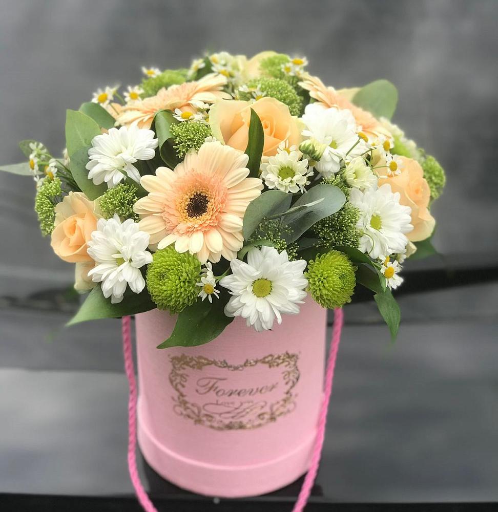 Цветочная композиция из Розы, Герберы и Хризантемы в шляпной коробке в Светогорске