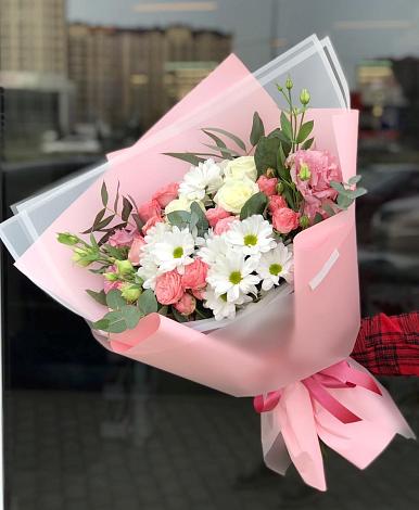 Букет цветов из: Розы, Лизиантусы и Хризантемы в Светогорске