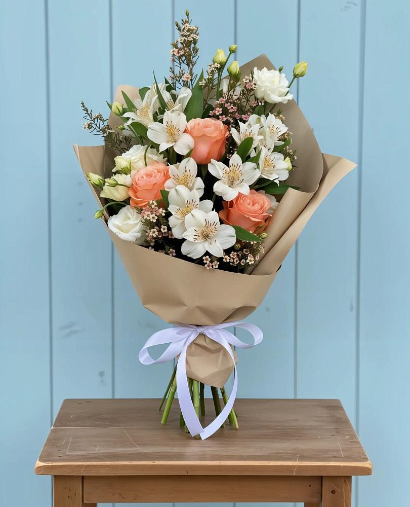 Букет цветов из: Альстромерии, Лизиантусы, Розы и Хризантемы в Светогорске